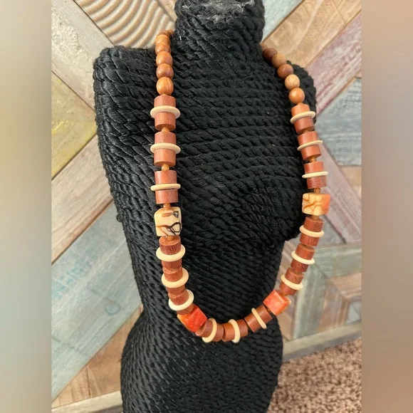 Wood Necklace handmade with natural wood - Picture 4 of 9